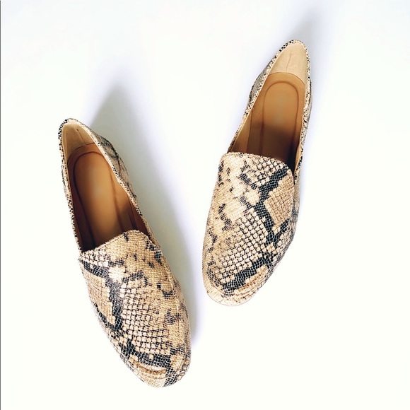 Shoes - Tan snake skin textured loafer flats
